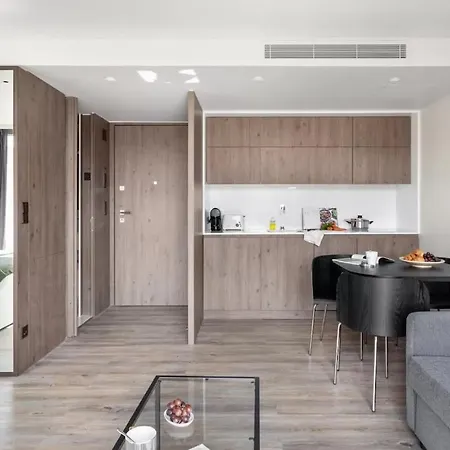 Amazing Central Studio With Balcony & Gym 1 リスボン
