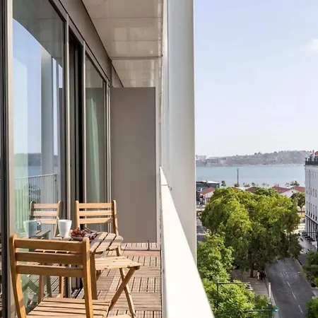 Amazing Central Studio With Balcony & Gym 1 * リスボン