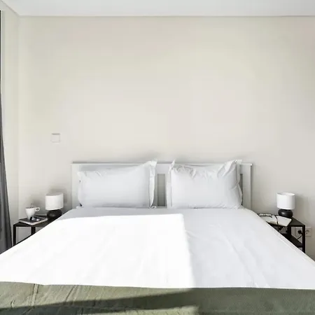 Apartmán Amazing Central Studio With Balcony & Gym 1